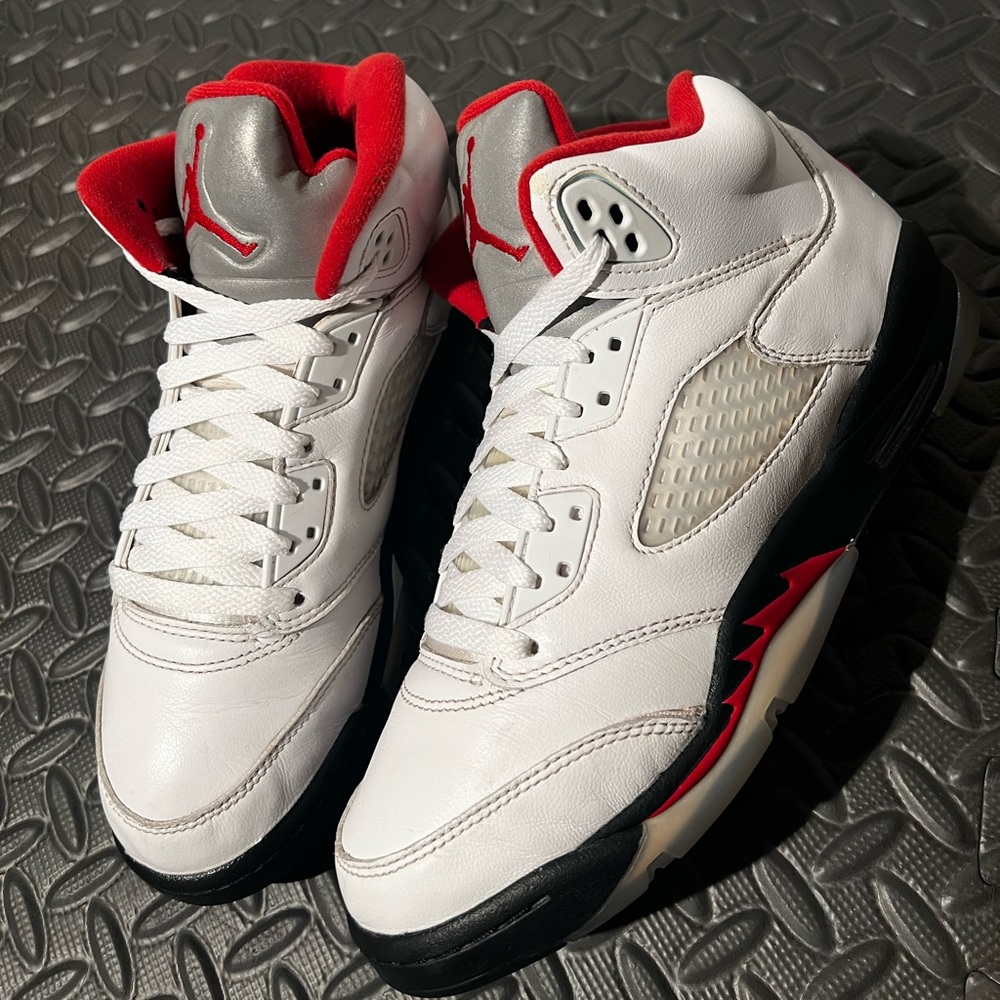 Nike Air Jordan 5 Retro sz 8.5 Womens Fire Red 2020 Shoes